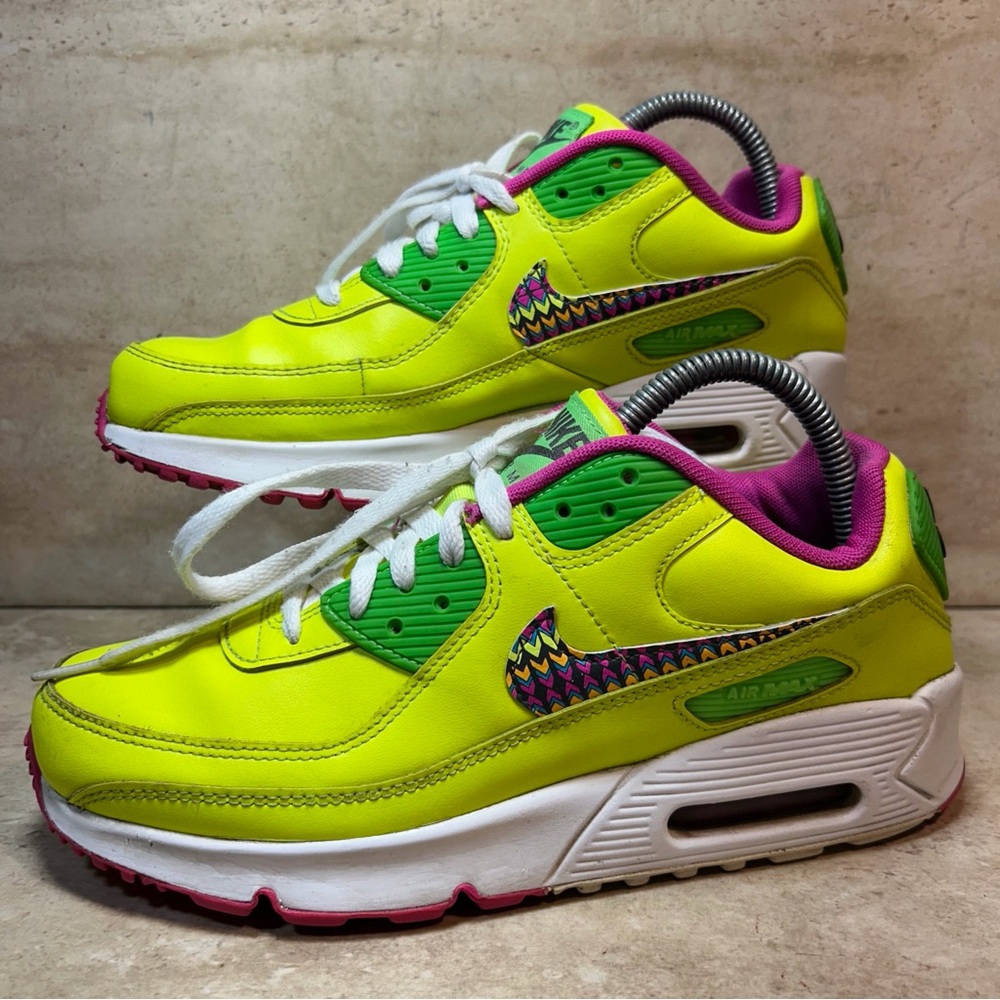Nike Kids Sneakers in Yellow and Green
